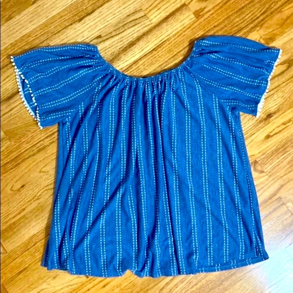 EUC Size L W5 Off Shoulder Top
